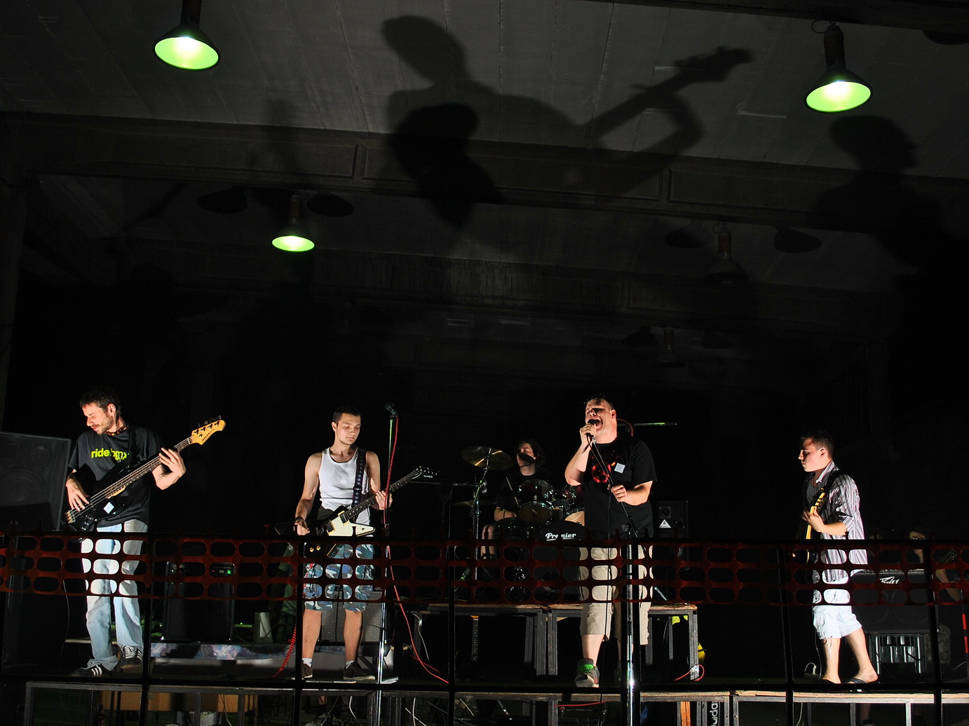 Koncert u fabrici "Kristal" - promotivni period kompilacije "Mladi protiv fašizma"